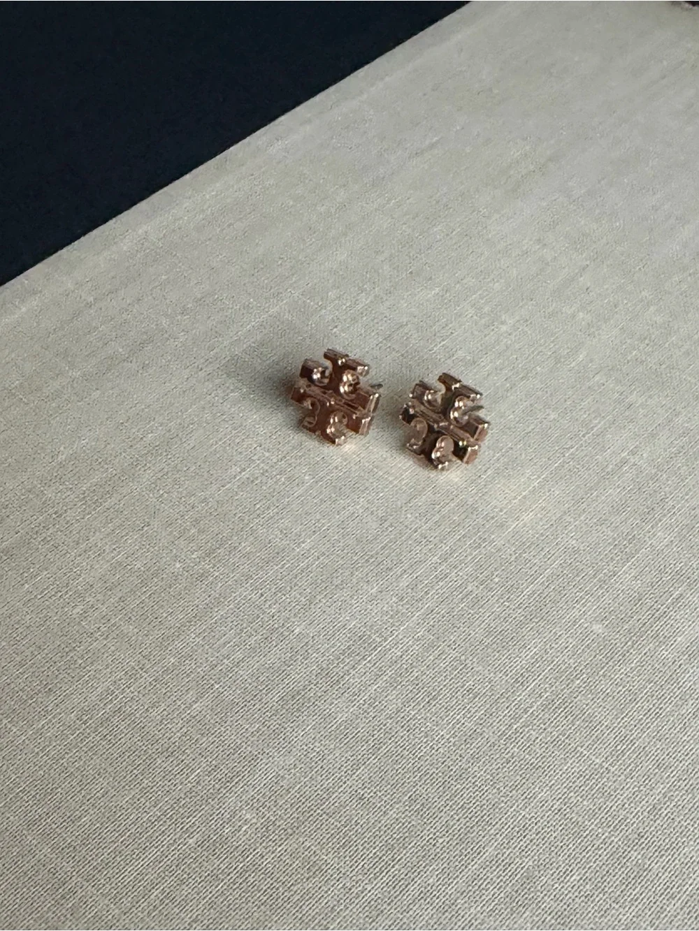 Tory Burch Kira Logo Stud Earrings - Gold